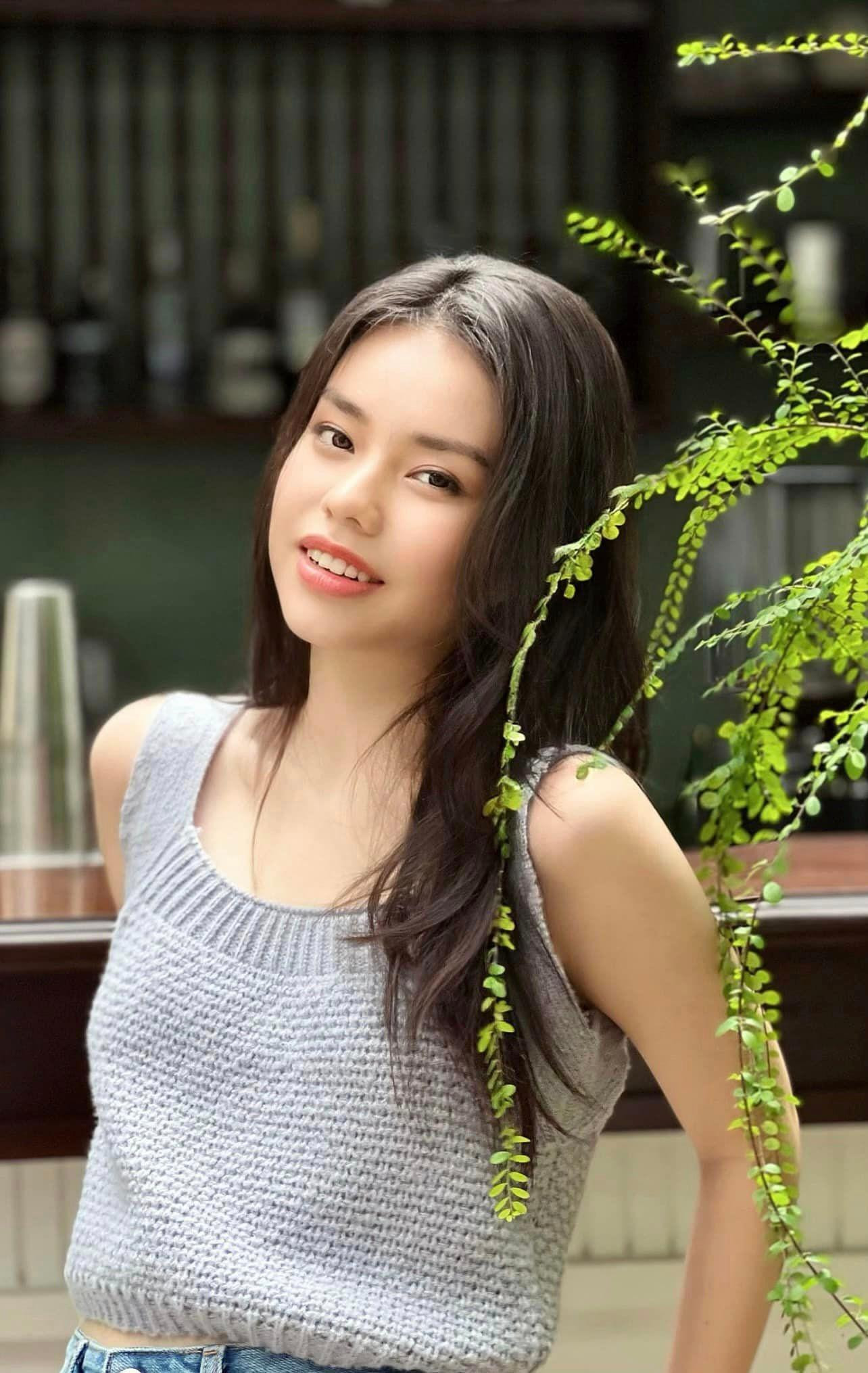 Sau khi lên đại học, diễn viên Vợ Ba có nhiều định hướng, chuẩn bị cho con đường nghệ thuật. Theo Trà My, khi đủ 18 tuổi, cô nhận ra đã đến lúc mình cần bước ra khỏi vùng an toàn của bản thân.