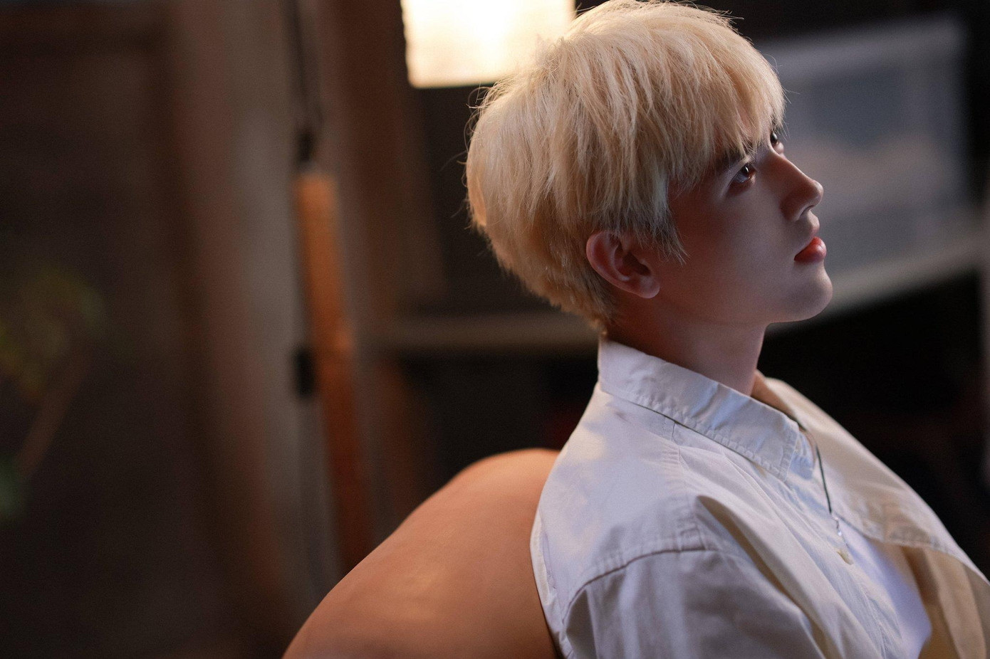 Ngoài đời, Trần Phi Vũ tốt nghiệp Học viện Điện ảnh Bắc Kinh, anh cao 1,88 m, trùng khớp với chiều cao của nhân vật Lý Tuân. Ngoài đời, Trần Phi Vũ tốt nghiệp Học viện Điện ảnh Bắc Kinh, anh cao 1,88 m, trùng khớp với chiều cao của nhân vật Lý Tuân.