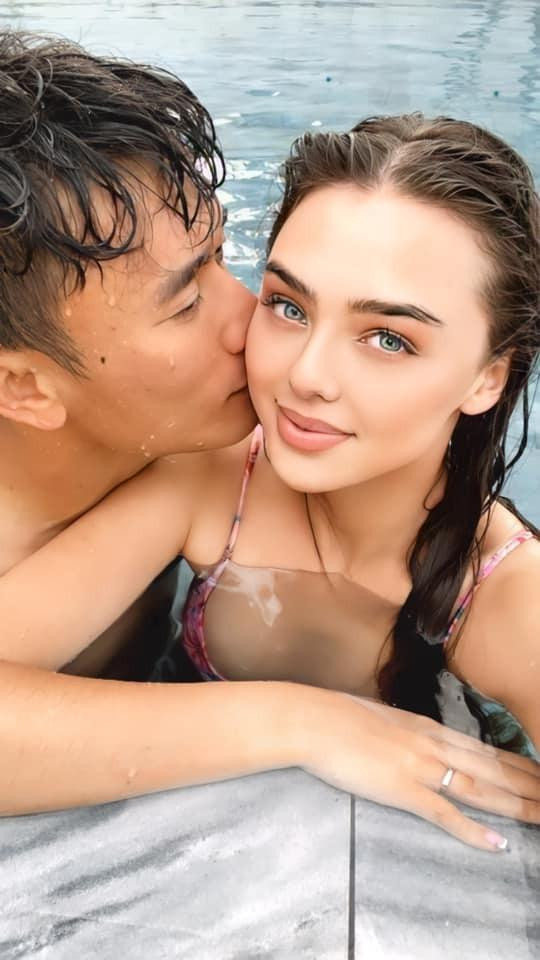 Sau khi chính thức công khai hẹn hò vào sinh nhật của Dianka Zakhidova, cả hai thường xuyên cập nhật những hình ảnh hạnh phúc, tình cảm bên cạnh nhau. Sau khi chính thức công khai hẹn hò vào sinh nhật của Dianka Zakhidova, cả hai thường xuyên cập nhật những hình ảnh hạnh phúc, tình cảm bên cạnh nhau.