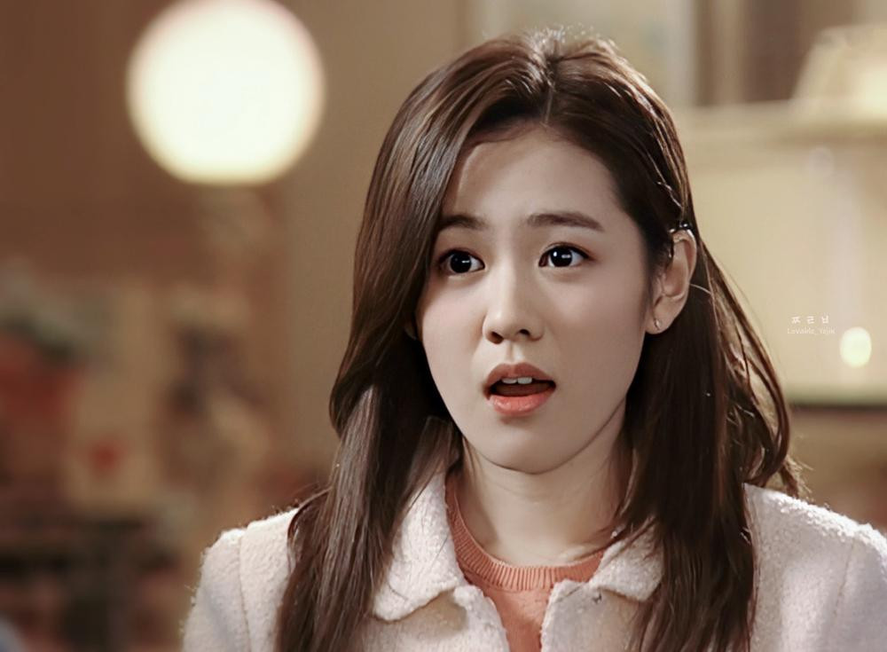 Sao nữ có nhiều cảm xúc khi nhắc đến vai chính đầu tiên: &quot;Khi ấy, tôi mới học năm nhất của khoa Điện ảnh, đang học kỹ năng diễn biểu cảm bằng gương mặt. Nhưng đứng trước máy quay, tôi không làm được như tôi nghĩ. Tôi thấy khó chịu và sợ bộ phim sẽ bị mình phá hỏng. Tôi chỉ biết quyết tâm và làm việc chăm chỉ như thể cơ hội sẽ không đến lần hai&quot;.