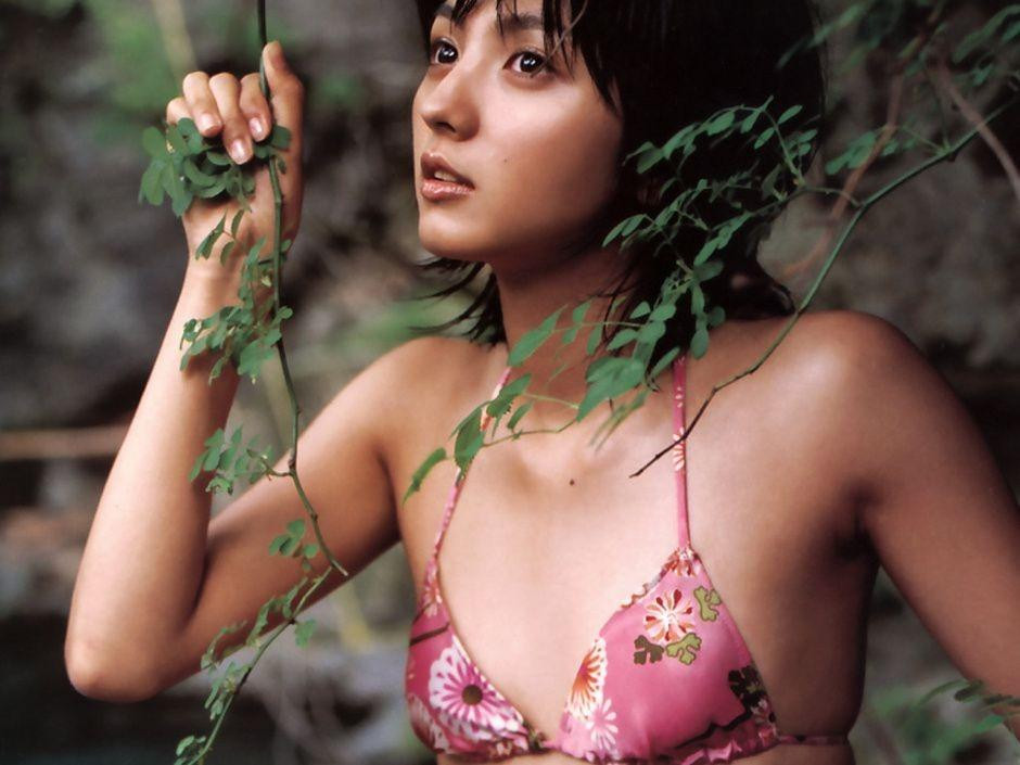 Thời gian sau đó, Mitsushima Hikari hoạt động ngắn trong nhóm nhạc Folder5. Khi nhóm tan rã, cô trở thành MC, mẫu ảnh theo đuổi hình tượng gợi cảm trong 3 năm.