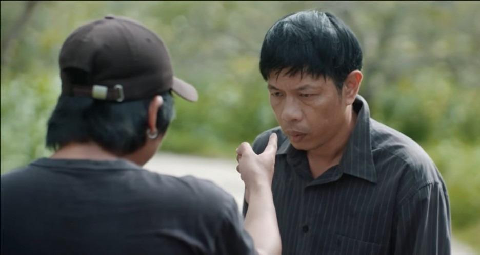 Mô gù bị dọa đánh vì anh hùng cứu mỹ nhân. Ảnh: CMH. Mô gù bị dọa đánh vì anh hùng cứu mỹ nhân. Ảnh: CMH.