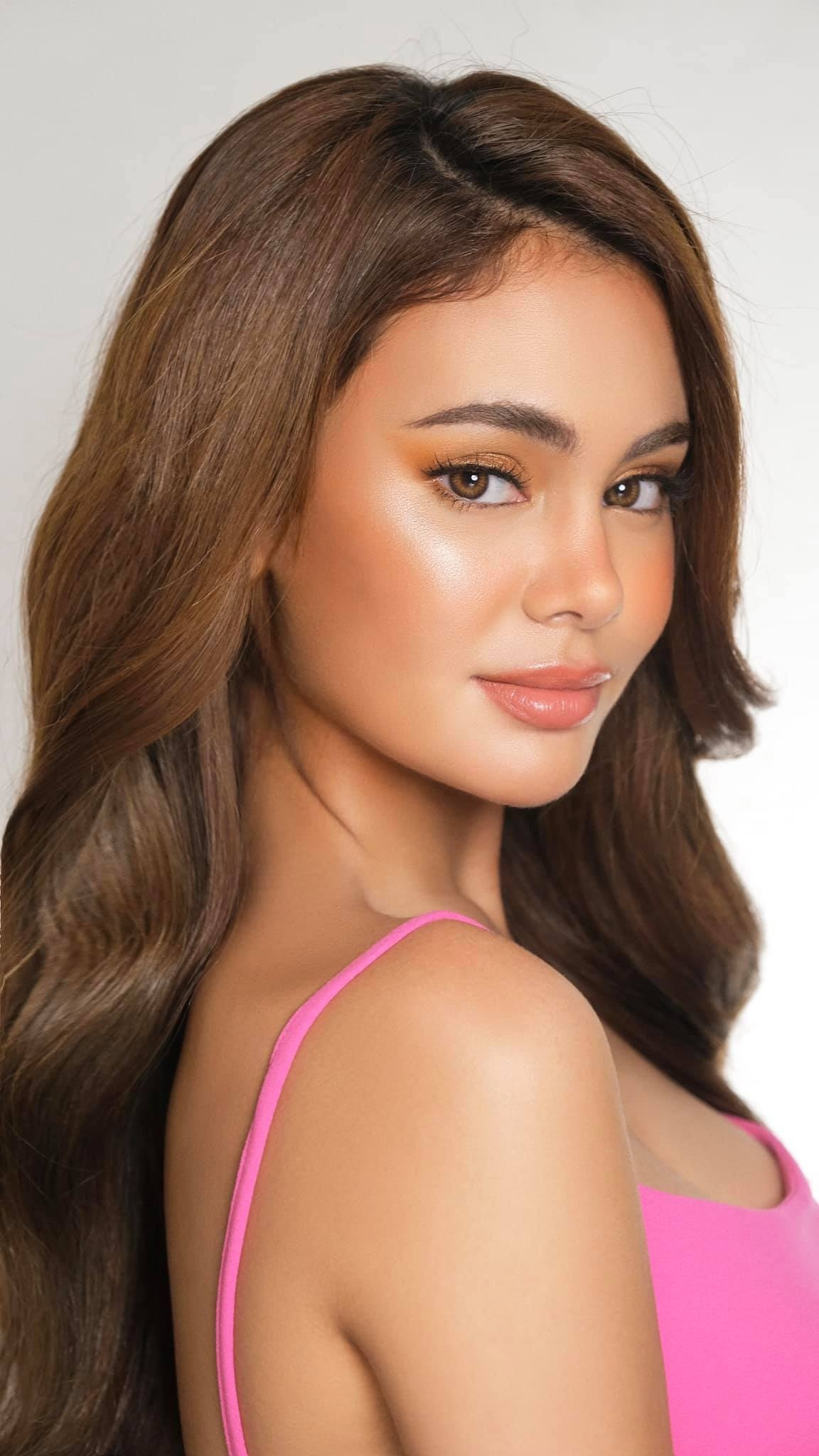 Đứng hạng 6 trong top 100 là Ivana Alawi - người mẫu, diễn viên và YouTuber nổi người Philippines. Ngôi sao sinh năm 1994 nhận được sự yêu thích tại quê nhà nhờ phong cách thời trang sành điệu, quyến rũ. Đứng hạng 6 trong top 100 là Ivana Alawi - người mẫu, diễn viên và YouTuber nổi người Philippines. Ngôi sao sinh năm 1994 nhận được sự yêu thích tại quê nhà nhờ phong cách thời trang sành điệu, quyến rũ.