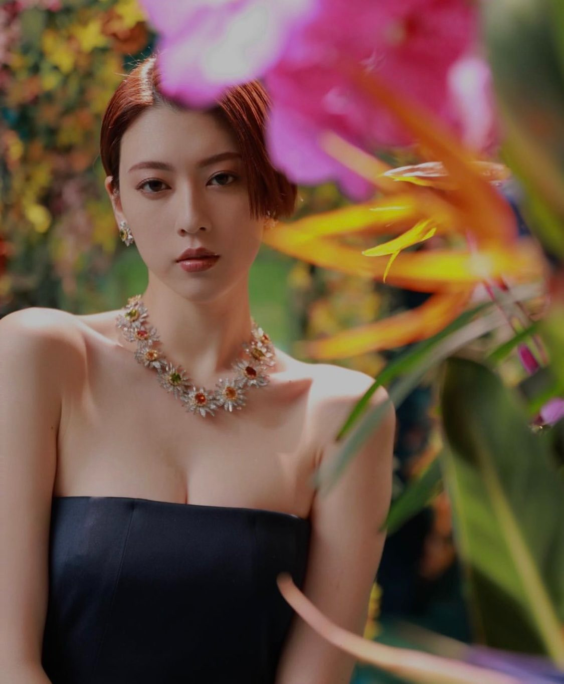 Năm 2020, khi tham gia chương trình truyền hình của đài Nippon TV, Ayaka Miyoshi khiến nhiều khán giả ngạc nhiên khi vô tư kể chuyện 20 tuổi vẫn thích tắm chung với bố. Theo lời diễn viên, hai bố con cô nhiều lần bị hiểu lầm là vợ chồng mỗi khi đi chơi vì hành động quá đỗi tình cảm dành cho nhau. Sự việc khiến nữ diễn viên nhận nhiều chỉ trích. Ảnh: Pinterest. Năm 2020, khi tham gia chương trình truyền hình của đài Nippon TV, Ayaka Miyoshi khiến nhiều khán giả ngạc nhiên khi vô tư kể chuyện 20 tuổi vẫn thích tắm chung với bố. Theo lời diễn viên, hai bố con cô nhiều lần bị hiểu lầm là vợ chồng mỗi khi đi chơi vì hành động quá đỗi tình cảm dành cho nhau. Sự việc khiến nữ diễn viên nhận nhiều chỉ trích. Ảnh: Pinterest.