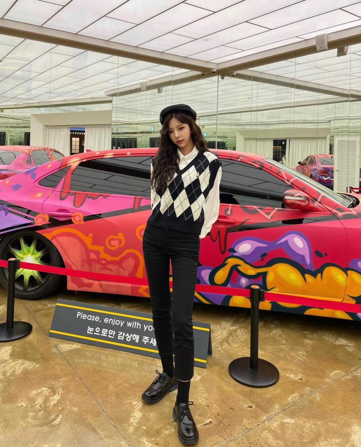 Cô có thân hình mảnh mai, thon gọn, là hình mẫu được nhiều cô gái Hàn Quốc theo đuổi.