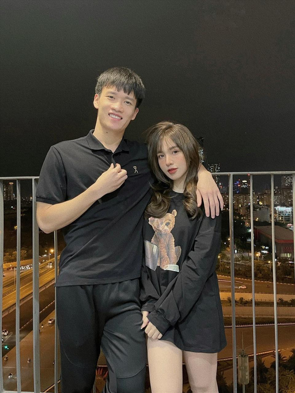 “Nửa kia” của Hoàng Đức sinh năm 1997, hơn cầu thủ 1 tuổi.