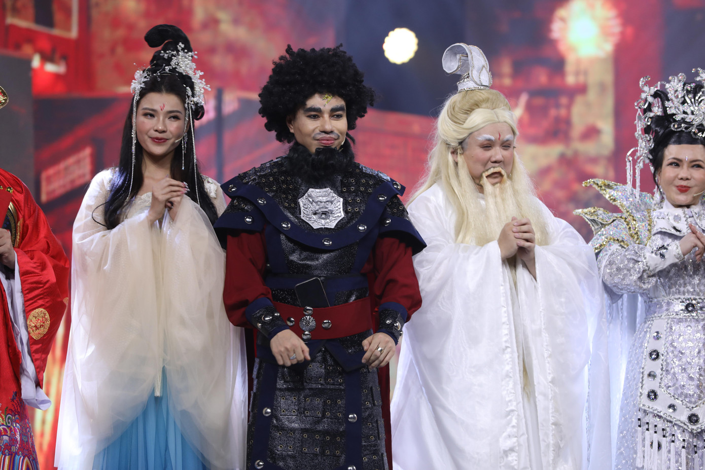 Ngoài ra, thiên đình Táo Xuân năm nay cũng không thể thiếu vắng đi sự có mặt của Thiên Lôi (Lê Dương Bảo Lâm), Thái Thượng Lão Quân (Gia Bảo).