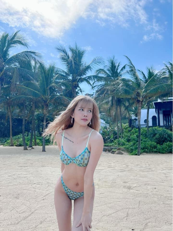 Để có được hình thể nóng bỏng, khỏe khoắn, nữ ca sĩ rất chăm vận động, kết hợp tập nhiều bộ môn như yoga, chạy bộ, sexy dance.