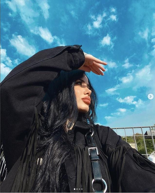 Hai phụ nữ tố tung bằng chứng tố Adam Levine tán tỉnh họ là Alyson Rosef (trái) và Maryka. Ảnh: Instagram.