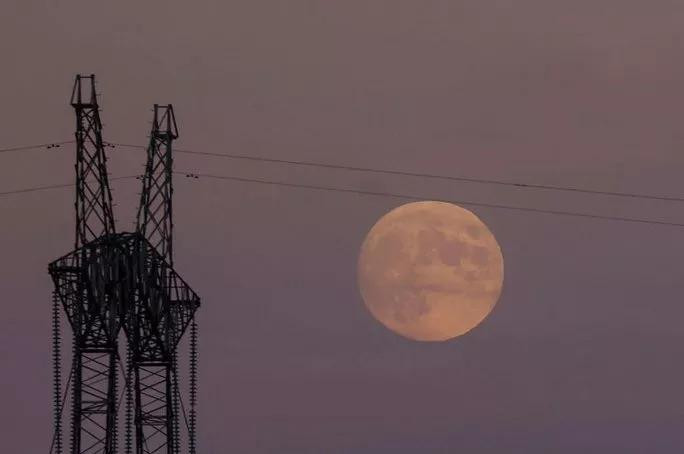 Trăng máu ở vùng Dnipropetrovsk, Ukraine - Ảnh: REUTERS Trăng máu ở vùng Dnipropetrovsk, Ukraine - Ảnh: REUTERS