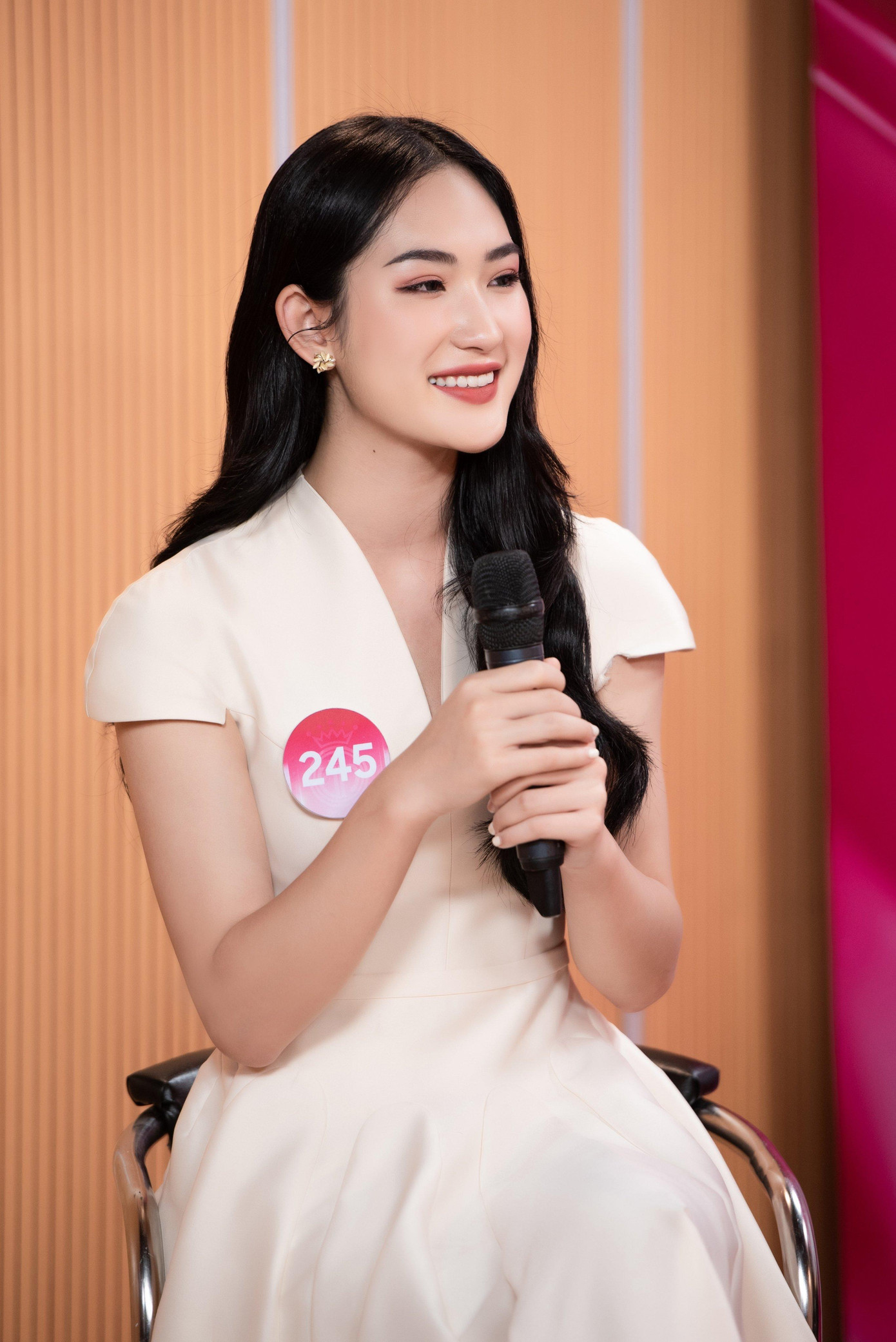 Nguyễn Lê Nhật Quỳnh (SBD: 245). Nguyễn Lê Nhật Quỳnh (SBD: 245).