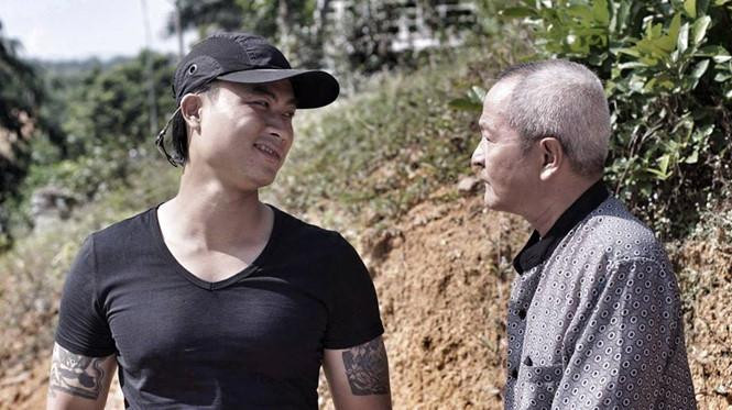 Duy Hưng (áo đen) Duy Hưng (áo đen)