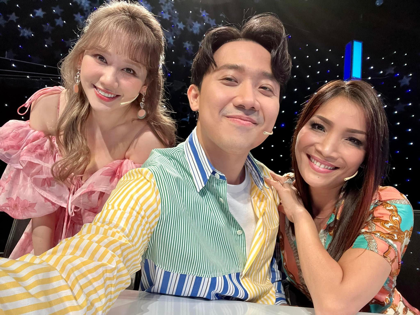 Cô đón nhận được nhiều tình cảm của khán giả khi quay về Việt Nam. Bên cạnh đó, nữ ca sĩ còn “nhá hàng” việc tham gia show truyền hình có sự góp mặt của vợ chồng Trấn Thành, Hari Won.