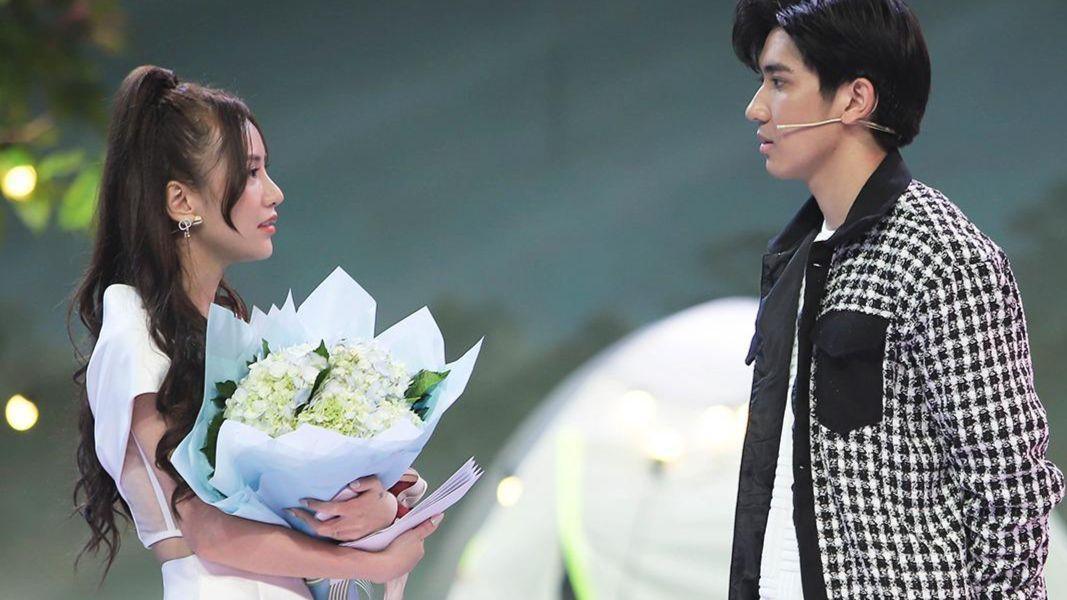 Jenna Anh Phương được diễn viên Thiên Bảo tỏ tình. Jenna Anh Phương được diễn viên Thiên Bảo tỏ tình.