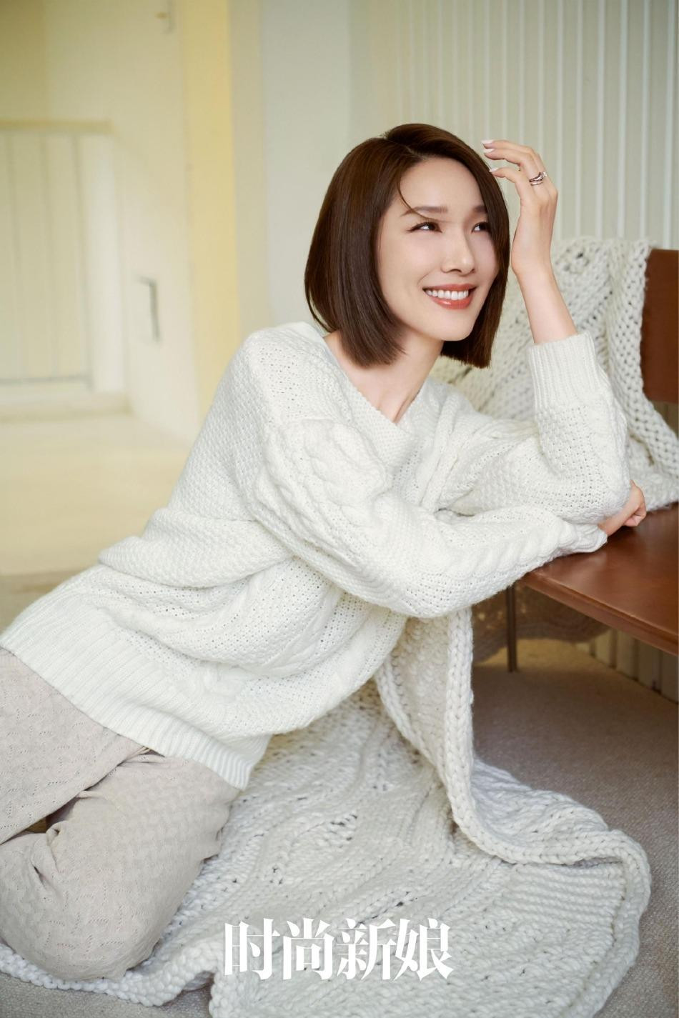 Lý Á Nam kém chồng 4 tuổi, từng giành danh hiệu Hoa hậu Hoa kiều năm 2005. Cô từng góp mặt trong những bộ phim như Pháp chứng tiên phong 3, Cự luân, Tuế nguyệt phong vân…