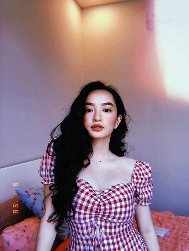 Không chỉ được khen ngợi vì ngoại hình xinh đẹp, cô còn chứng minh thực lực diễn xuất qua nhiều bộ phim ăn khách như Hồn Papa Da Con Gái, Tiệc Trăng Máu và gần đây nhất là vai chính trong Gái Già Lắm Chiêu.