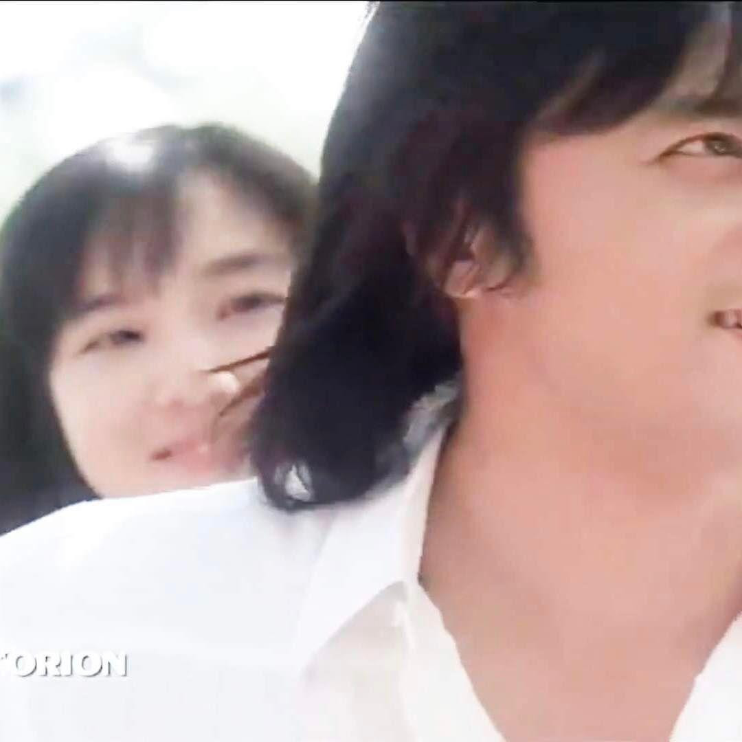 Nhiều khán giả bất ngờ khi biết danh tính nữ sinh này chính là Park Eun Bin. Được biết, thời điểm này, nữ diễn viên mới chỉ 14 tuổi. Nhiều khán giả bất ngờ khi biết danh tính nữ sinh này chính là Park Eun Bin. Được biết, thời điểm này, nữ diễn viên mới chỉ 14 tuổi.