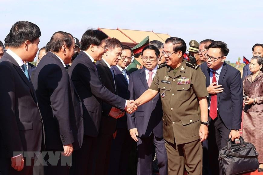 Hình ảnh Thủ tướng Phạm Minh Chính đón Thủ tướng Campuchia Samdech Techo Hun Sen sang thăm điểm dừng chân trong hành trình cứu nước tại Khu vực X16. (Ảnh: Dương Giang/TTXVN) Hình ảnh Thủ tướng Phạm Minh Chính đón Thủ tướng Campuchia Samdech Techo Hun Sen sang thăm điểm dừng chân trong hành trình cứu nước tại Khu vực X16. (Ảnh: Dương Giang/TTXVN)