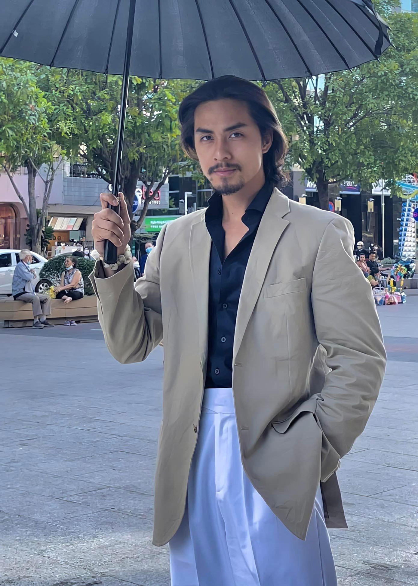 Chàng trai 29 tuổi quê Nam Định và hiện sống và kinh doanh về lĩnh vực thời trang tại TPHCM.