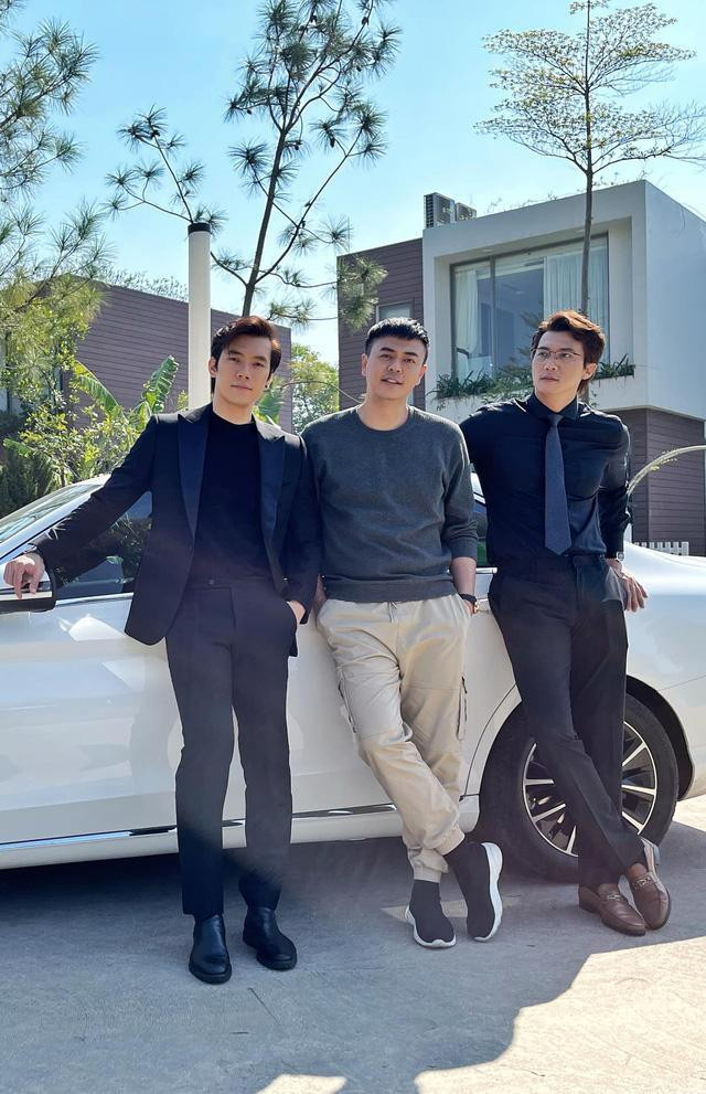 Bộ ba Nhan Phúc Vinh - Tuấn Tú - Hà Việt Dũng (từ trái sang) Bộ ba Nhan Phúc Vinh - Tuấn Tú - Hà Việt Dũng (từ trái sang)