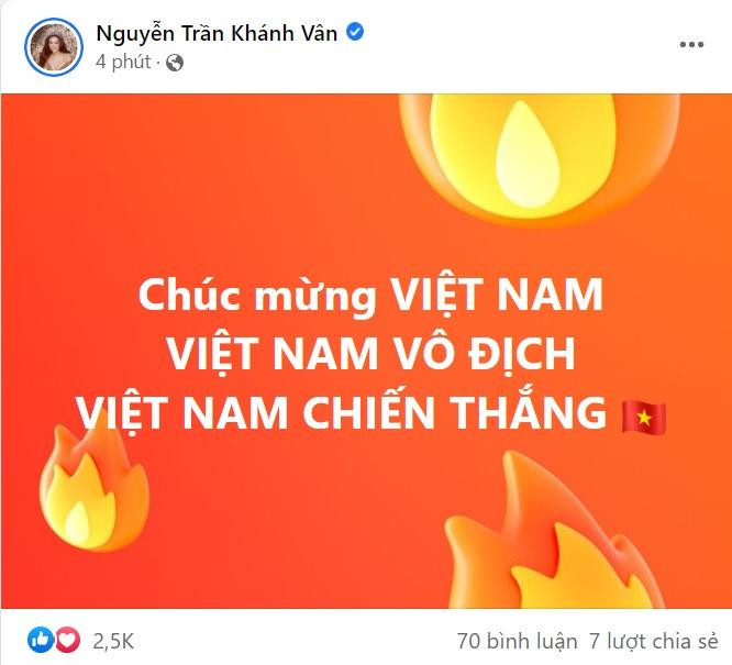 Hoa hậu Khánh Vân không giấu được niềm vui chiến thắng.