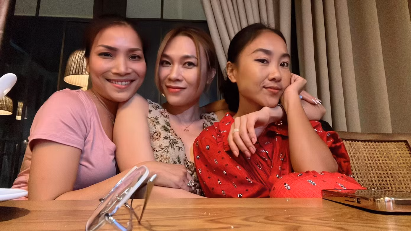 Các nghệ sĩ dành tình cảm thân tình cho nhau.