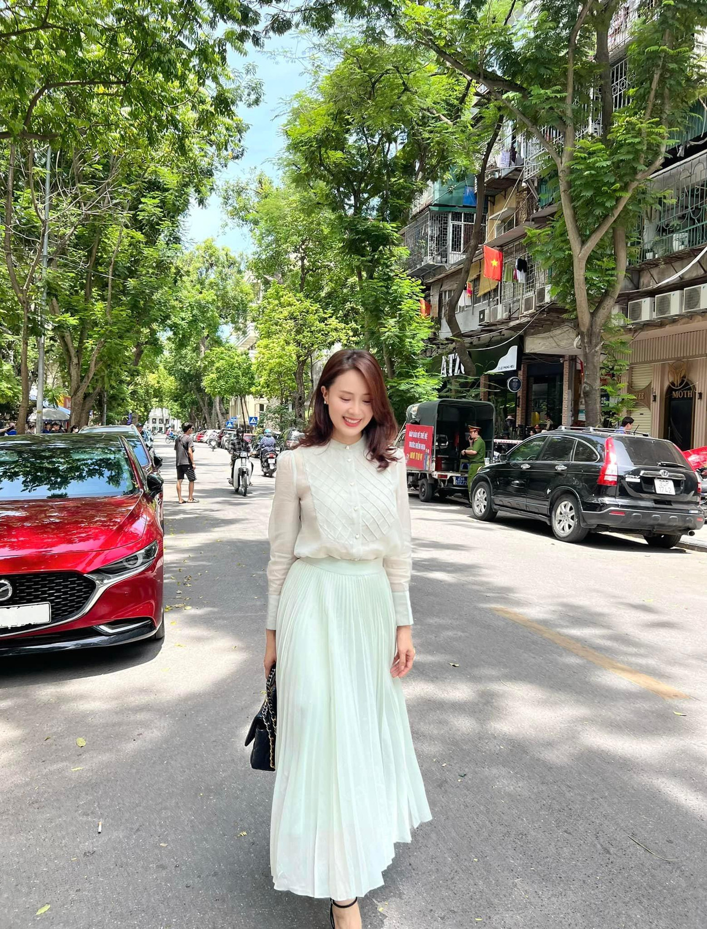 Những bức ảnh được cho là tạo hình của Hồng Diễm trong phim mới nhận được lời khen ngợi của cư dân mạng. Những bức ảnh được cho là tạo hình của Hồng Diễm trong phim mới nhận được lời khen ngợi của cư dân mạng.