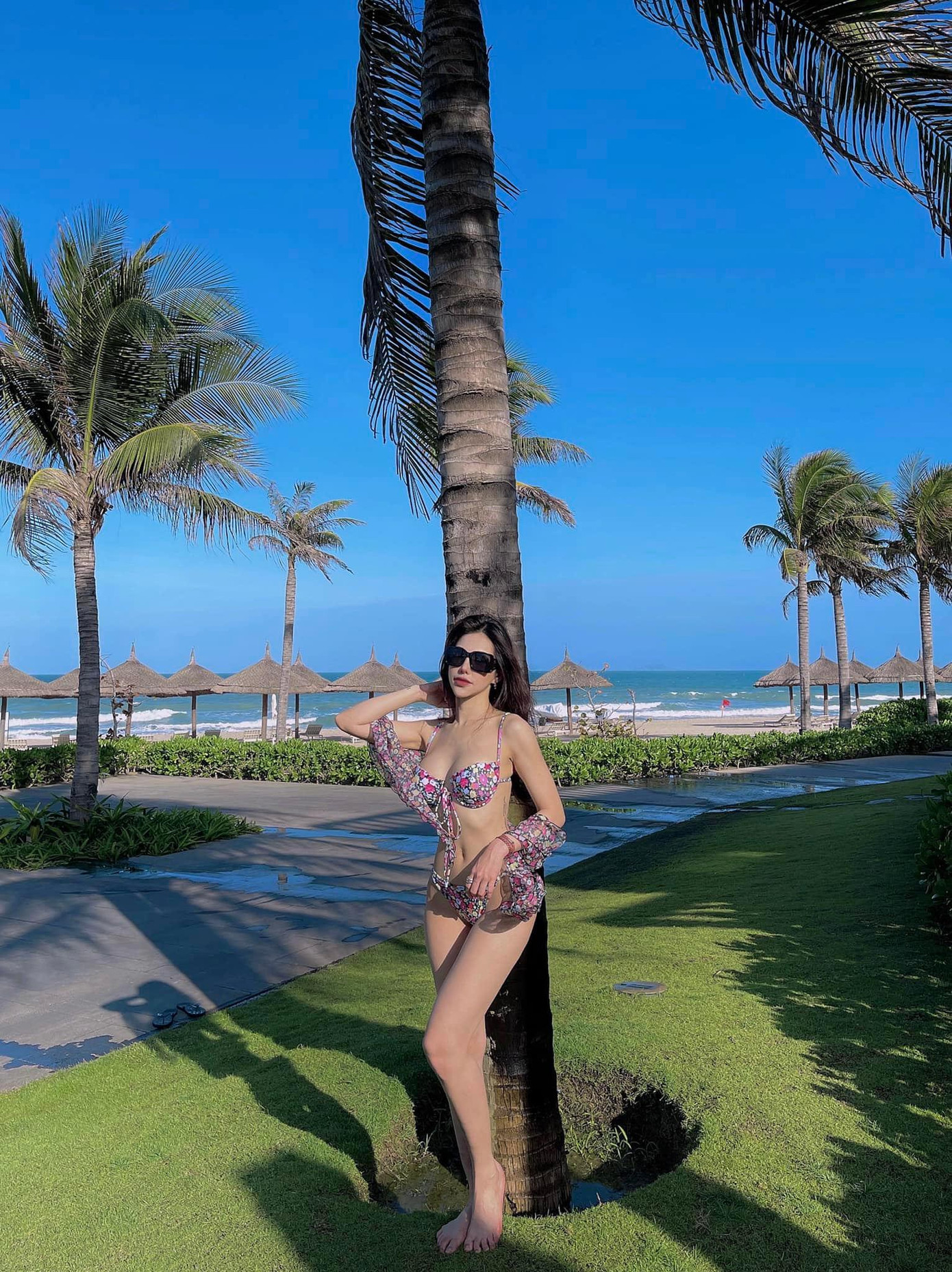 Lưu Đê Ly khoe dáng “bốc lửa” trên mạng xã hội.