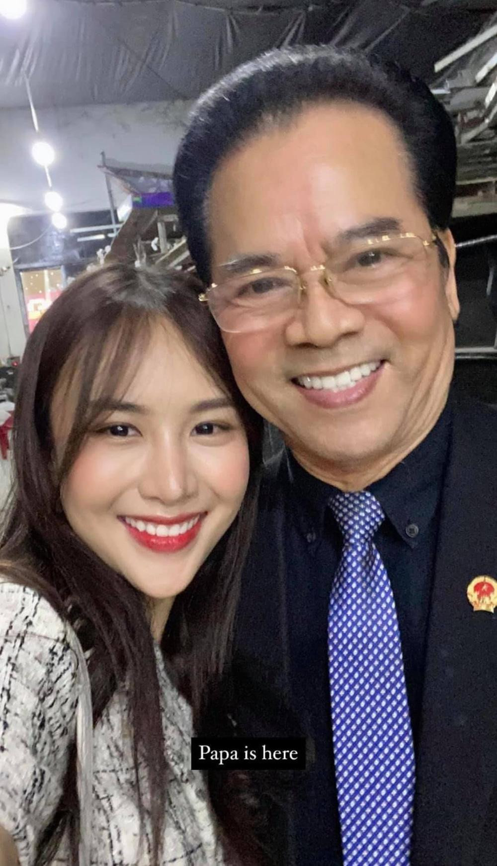 Thời gian gần đây, cô con gái út Trần Hoàng Anh Phương của NSND Trần Nhượng với người vợ hai được khán giả chú ý khi lần đầu đóng phim giờ vàng VTV.