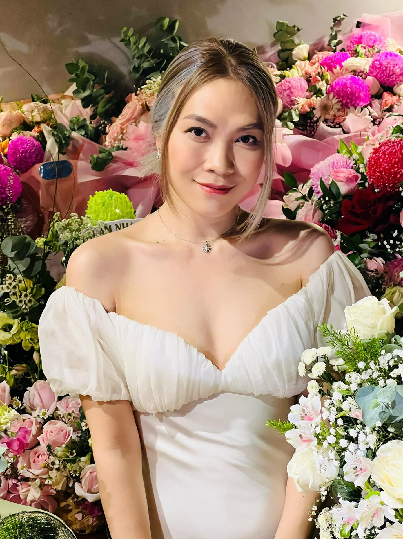 Đây cũng là động thái đầu tiên của Mỹ Tâm sau khi đoạn video Mai Tài Phến về Đà Nẵng ăn Tết cùng gia đình “bạn gái tin đồng” được chia sẻ rầm rộ trên mạng xã hội.