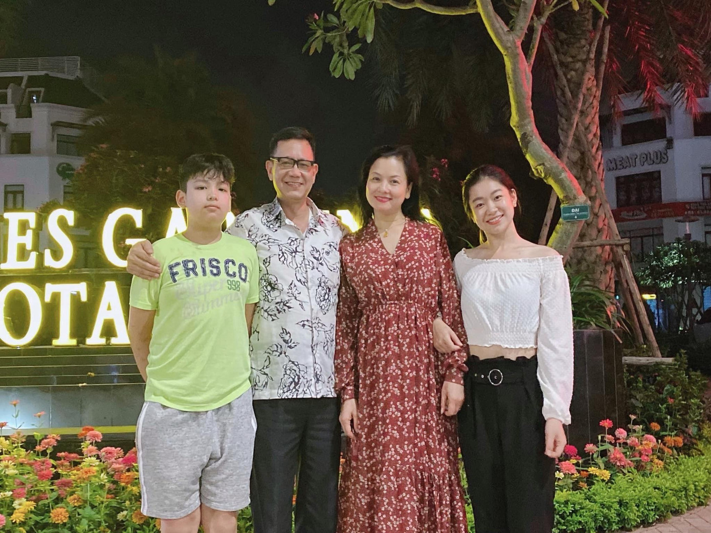 Gia đình NSND Thu Quế - NSƯT Mạnh Cường Gia đình NSND Thu Quế - NSƯT Mạnh Cường