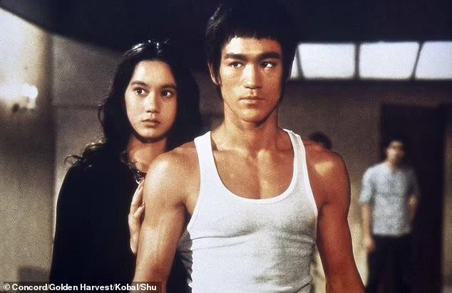 Nghiên cứu khẳng định Lý Tiểu Long có nhiều yếu tố gây hạ natri máu, bao gồm việc Lý sử dụng thực đơn nhiều chất lỏng và cần sa. Ảnh: Getty. Nghiên cứu khẳng định Lý Tiểu Long có nhiều yếu tố gây hạ natri máu, bao gồm việc Lý sử dụng thực đơn nhiều chất lỏng và cần sa. Ảnh: Getty.