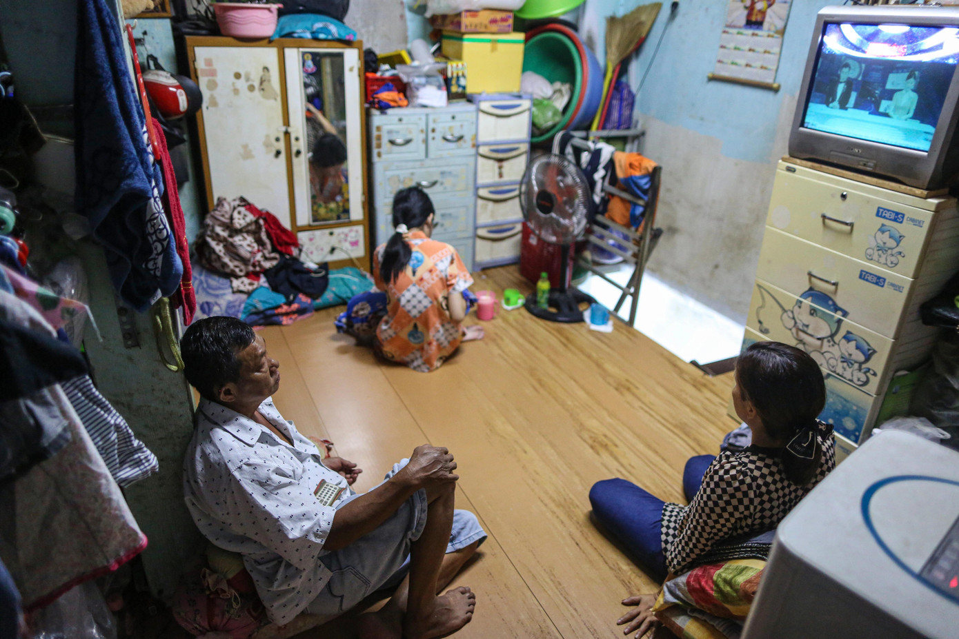 Mỗi người chỉ được chia một ô nhỏ, đủ một chỗ nằm vì diện tích quá nhỏ. Mỗi người chỉ được chia một ô nhỏ, đủ một chỗ nằm vì diện tích quá nhỏ.