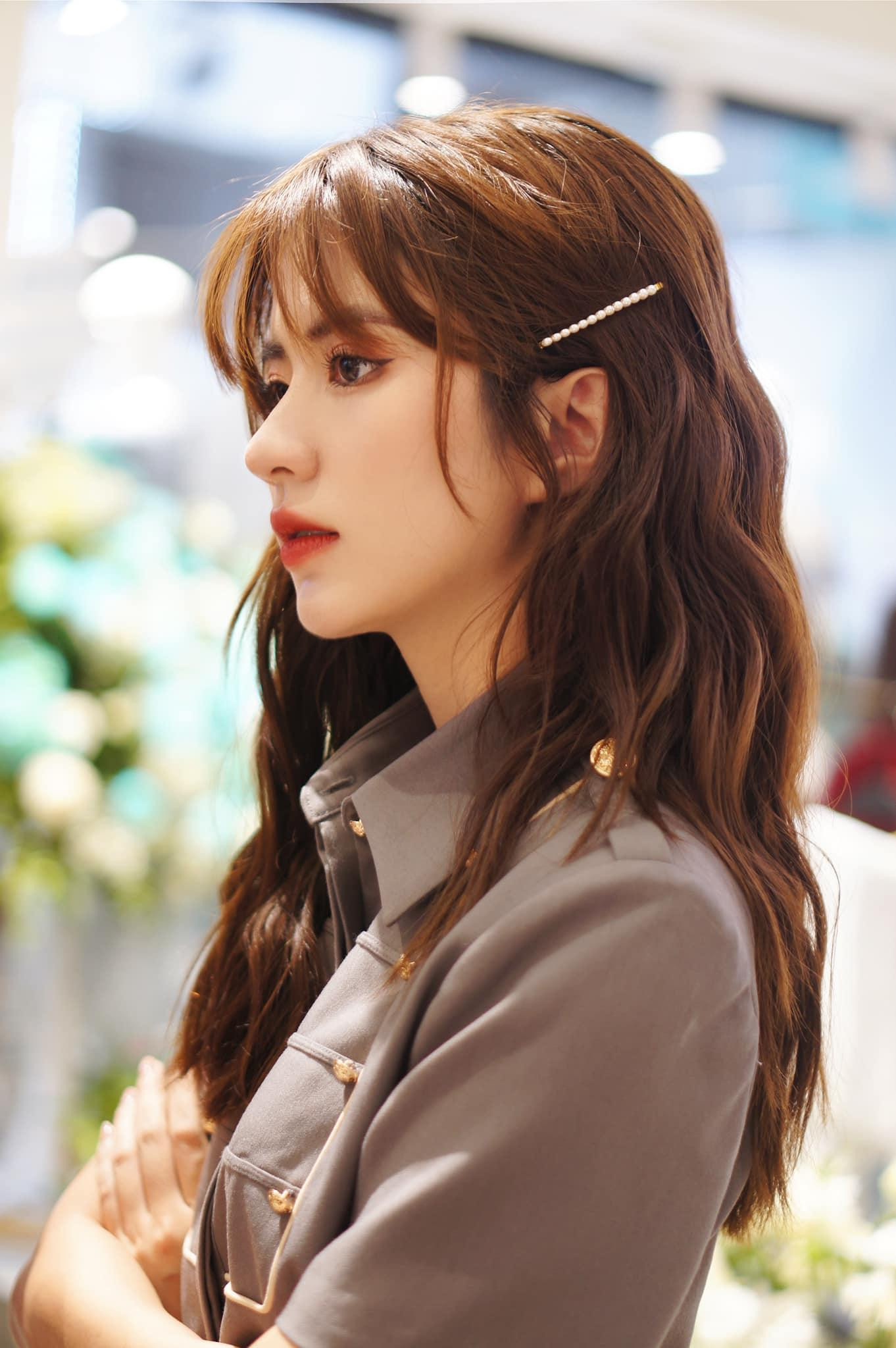 Cô đóng cặp với đàn anh Doãn Quốc Đam, hai người kết hợp ăn ý khiến khán giả nhiệt tình “đẩy thuyền”. Nhiều cư dân mạng cho rằng, hai diễn viên sẽ là ứng cử viên sáng giá cho giải thưởng cặp đôi đẹp nhất màn ảnh VFC năm 2022.