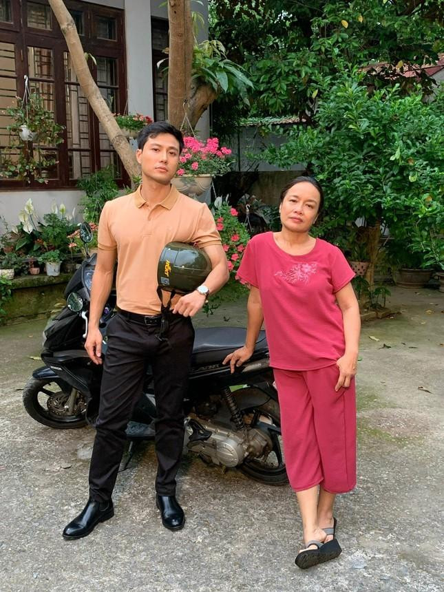 Diễn viên Tú Oanh và Thanh Sơn Diễn viên Tú Oanh và Thanh Sơn