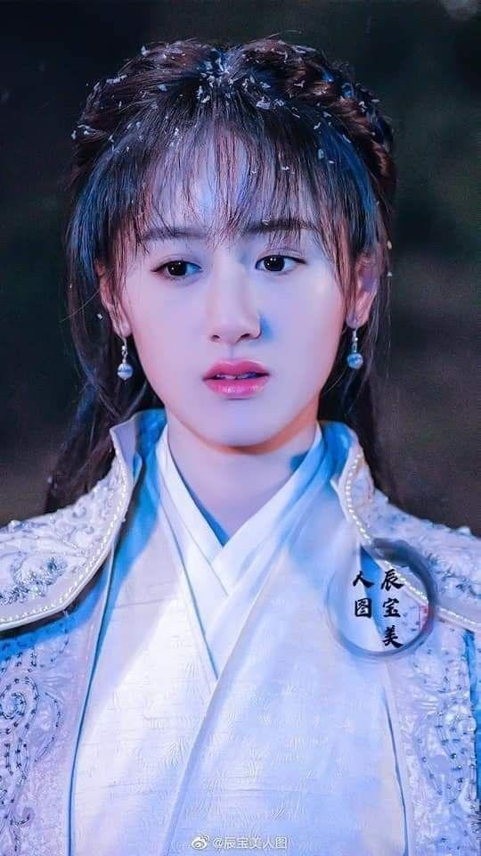 Sự nghiệp của Viên Băng Nghiên được chú ý sau thành công của Lưu Ly (2020). Ảnh: Pinterest. Sự nghiệp của Viên Băng Nghiên được chú ý sau thành công của Lưu Ly (2020). Ảnh: Pinterest.