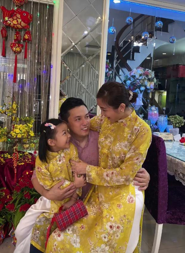 Tổ ấm nhỏ của vợ chồng ca sĩ Lam Trường ngày mùng 2 Tết.