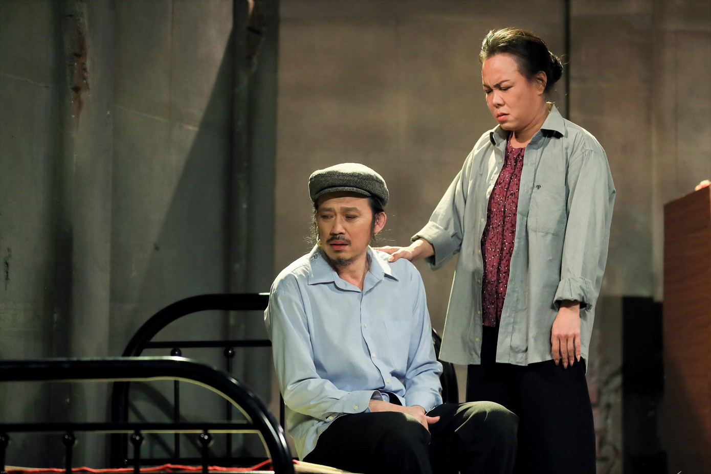 Hoài Linh có màn kết hợp với Việt Hương cùng dàn diễn viên như Khương Ngọc, Thanh Hiền, Hồng Trang,…