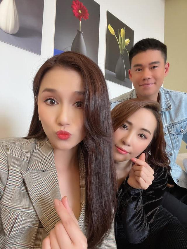 Diễn viên trẻ Minh Hoàng ngoài đời cũng nhỏ tuổi hơn Quỳnh Nga Diễn viên trẻ Minh Hoàng ngoài đời cũng nhỏ tuổi hơn Quỳnh Nga