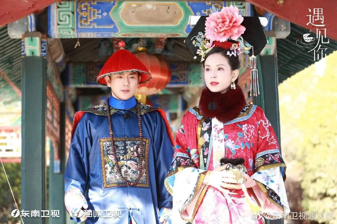 Rất tiếc, đây không phải là một bộ phim như nhiều người mong đợi mà là show truyền hình. Xuất hiện cùng “Ôn Thái Y” Trương Hiểu Long.