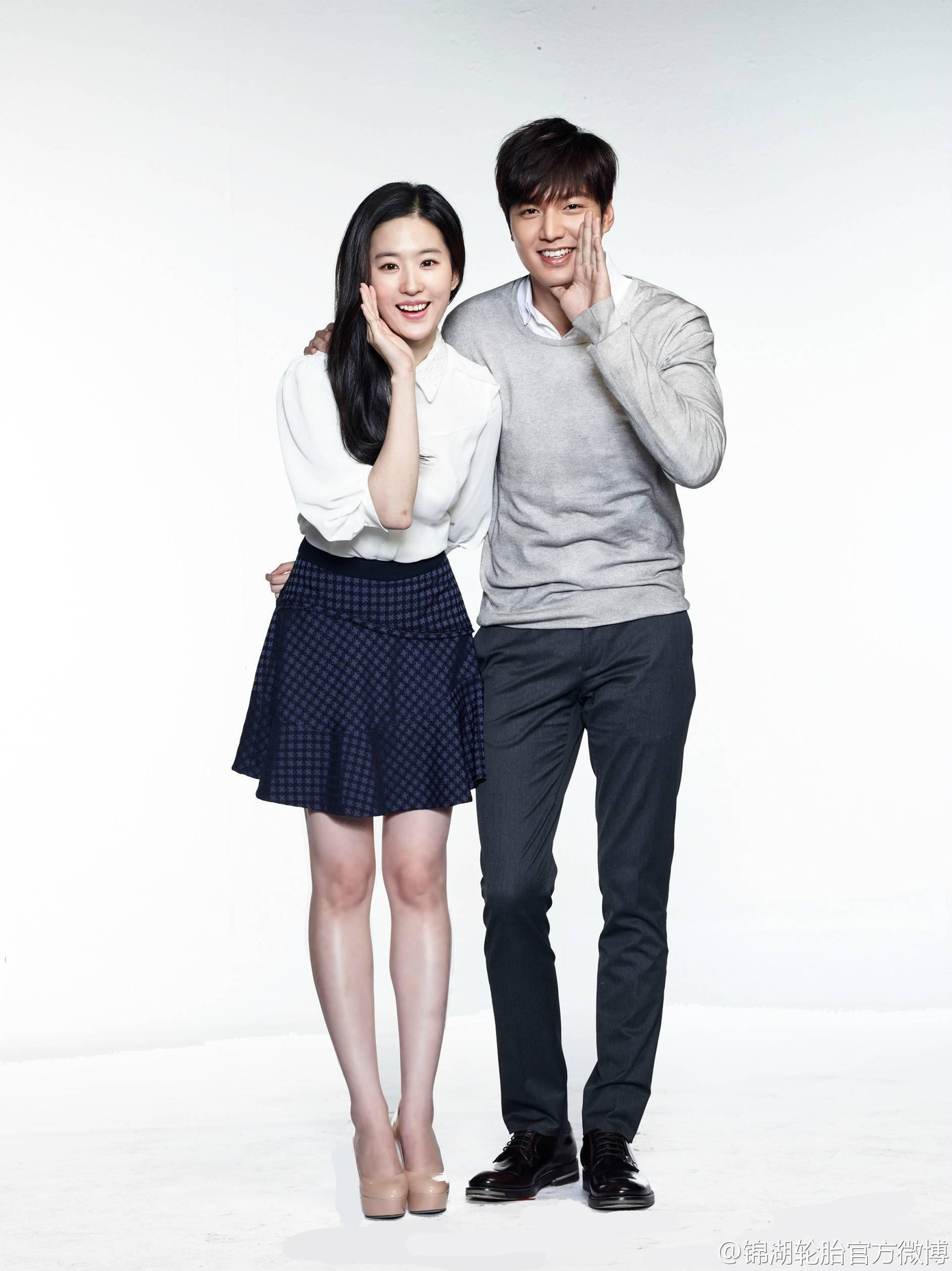 Suốt bao năm, Lee Min Ho vẫn giữ được độ hot ở thị trường quốc tế. Theo kết quả khảo sát Làn sóng Hallyu năm 2021 do Bộ Văn hóa, Thể Thao - Du lịch Hàn Quốc công bố, tài tử 34 tuổi đứng hạng 1, vượt qua nhiều gương mặt đình đám như Hyun Bin, Gong Yoo, Song Hye Kyo,…