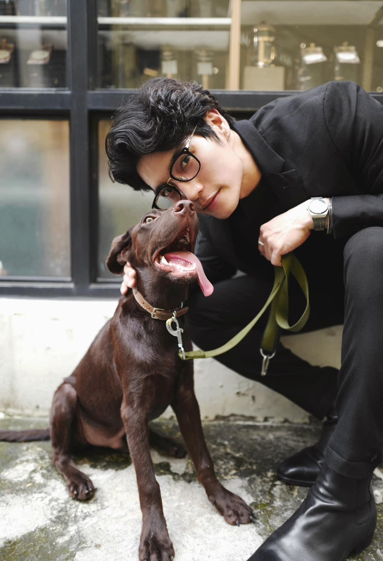 Chàng trai 9x sở hữu ngoại hình nam tính, phong cách ăn mặc thời thượng.