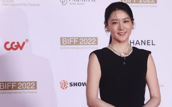 "Quốc bảo nhan sắc của Kbiz" ở tuổi 51. "Quốc bảo nhan sắc của Kbiz" ở tuổi 51.