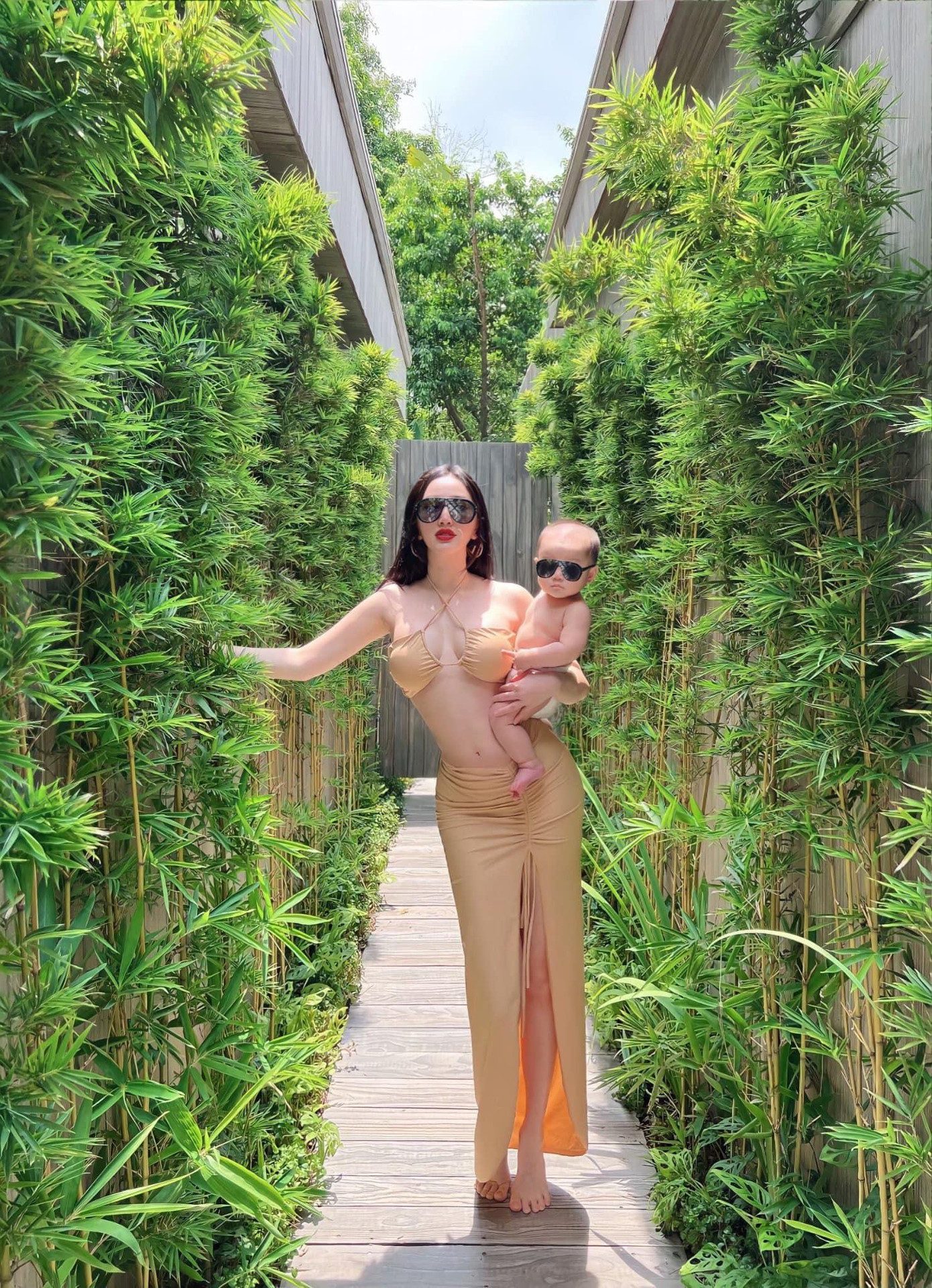 Giọng ca Công chúa bong bóng từng cho biết, cô đã phải trải qua thời gian khó khăn, stress vì vòng bụng ngấn mỡ của mình. Tuy thế, cô đã nỗ lực “đánh bay mỡ bụng”, lấy lại được vóc dáng săn chắc, thon gọn.