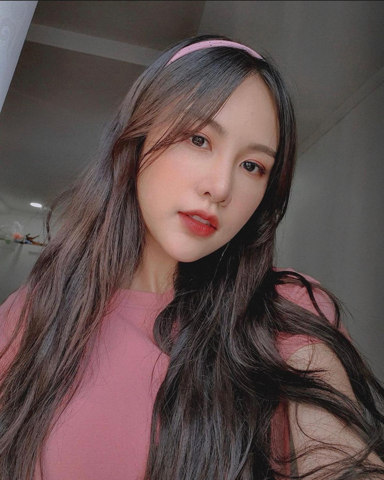 Cận cảnh dung mạo của Anh Phương.