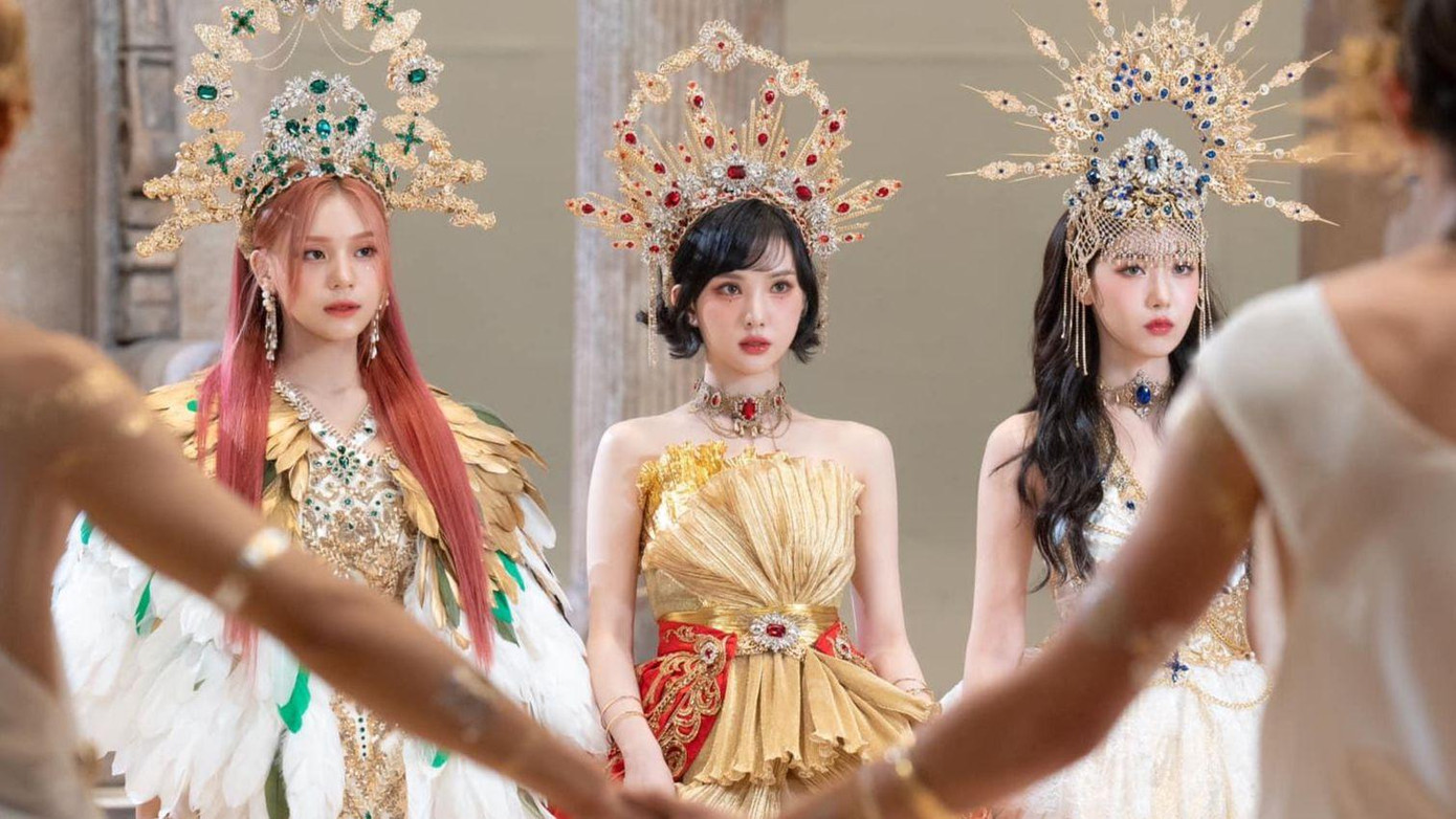 Showbiz Hàn Quốc rục rịch trở lại sau 1 tuần quốc tang, tưởng nhớ nạn nhân qua đời trong thảm họa Itaewon.