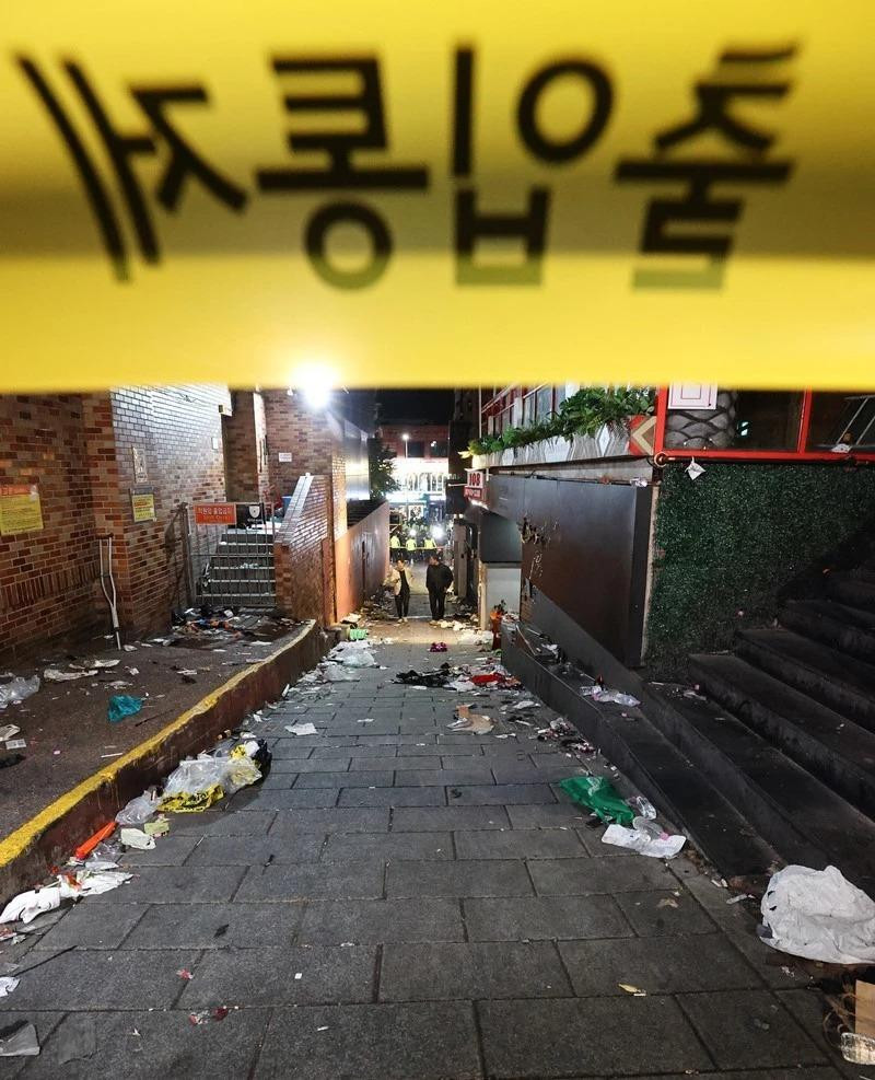 Video, hình ảnh chứa yếu tố rùng rợn, đau thương về thảm kịch Itaewon bị gỡ bỏ. Ảnh: Yonhap. Video, hình ảnh chứa yếu tố rùng rợn, đau thương về thảm kịch Itaewon bị gỡ bỏ. Ảnh: Yonhap.