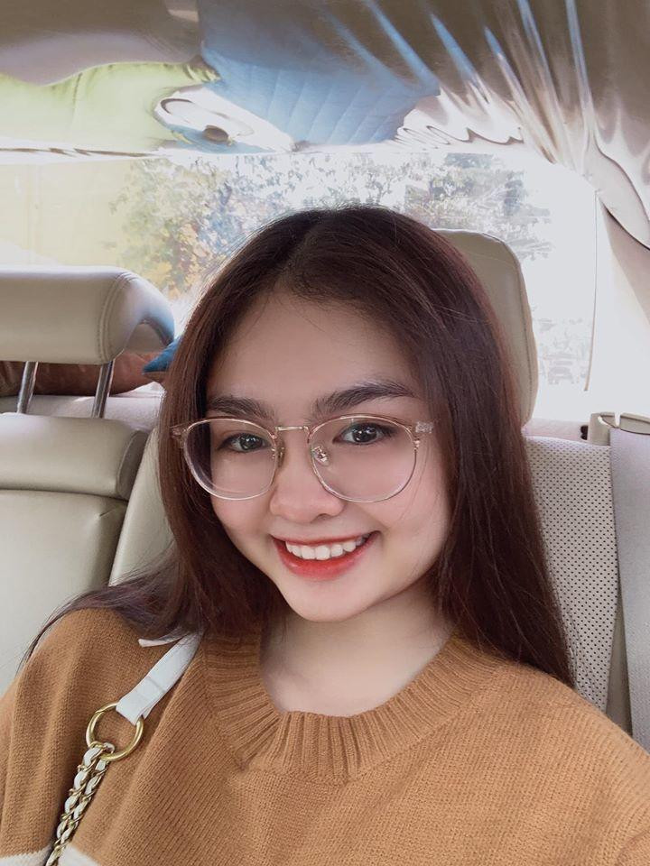 Cô nói 8 năm qua mình lo cho gia đình mà không than vãn điều gì nhưng lại là người chấp nhận chịu tổn thương. Nữ ca sĩ công khai tình yêu đồng giới và tuyên bố sẽ kết hôn và xin phép cha mẹ cưới đàng hoàng. Trong livestream, cô rơi nước mắt khi kể lại cảnh bị chính anh chị ruột bạo hành đến mức nhập viện. Đồng thời, Thiện Nhân cho biết sẽ ngừng ca hát trong một thời gian để tập trung kinh doanh cùng những người bạn của mình.