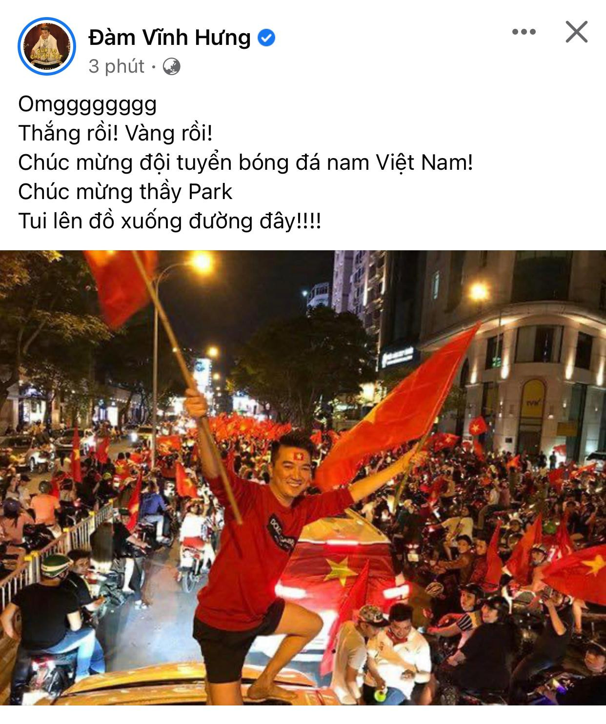 Ca sĩ Đàm Vĩnh Hưng chuẩn bị xuống đường ăn mừng.