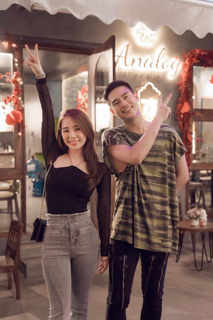 Quỳnh Nga và bạn diễn kém tuổi Minh Hoàng. Ảnh: NVCC Quỳnh Nga và bạn diễn kém tuổi Minh Hoàng. Ảnh: NVCC